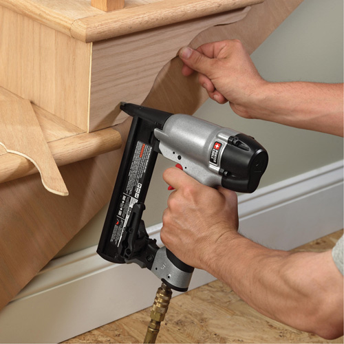 Ensemble d'agrafeuse &agrave; couronne &eacute;troite M & M Nord Ouest Inc