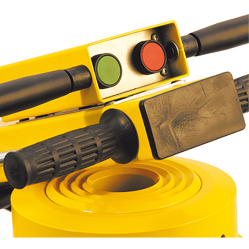 Mammut Jack, 110 Ton(s), Air Hydraulic M & M Nord Ouest Inc