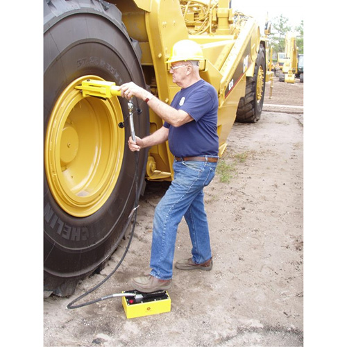 D&eacute;monte-talons hydraulique OTR Earthmover s&eacute;rie Pro M & M Nord Ouest Inc