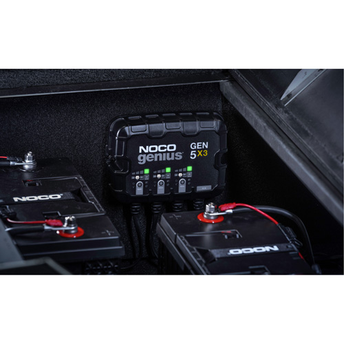 Chargeur de batterie embarqu&eacute; &agrave; 3 sorties de 15 amp&egrave;res Gen5X3 Genius M & M Nord Ouest Inc