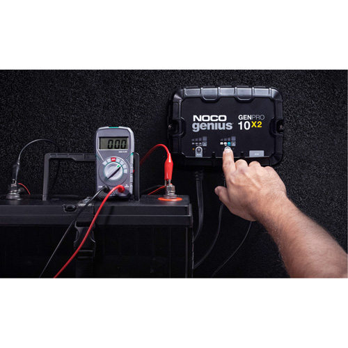 Chargeur de batterie embarqu&eacute; &agrave; 2 sorties de 20 amp&egrave;res GenPro10X2 Genius M & M Nord Ouest Inc