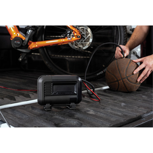 15A Portable Air Compressor M & M Nord Ouest Inc