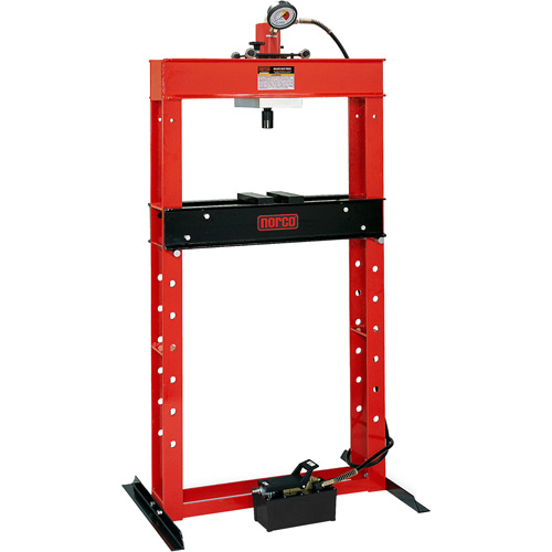 Presse pour atelier op&eacute;r&eacute;e par une pompe hydraulique &agrave; air, Capacit&eacute; 25 tonnes M & M Nord Ouest Inc