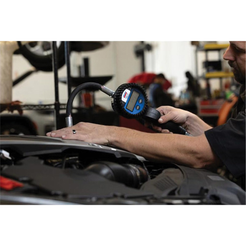 D&eacute;bitm&egrave;tre &eacute;lectronique de lubrifiant avec rallonge flexible &agrave; 90° M & M Nord Ouest Inc