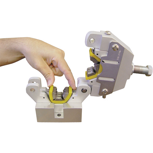 A/C Hose Crimper M & M Nord Ouest Inc