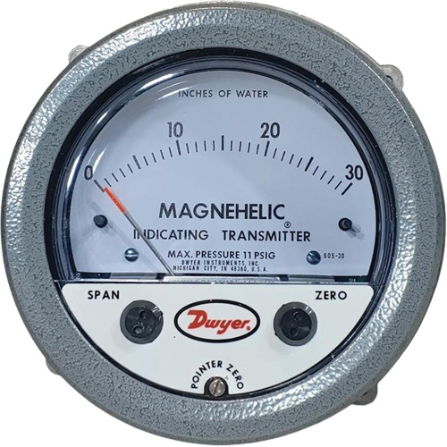 Manom&egrave;tre diff&eacute;rentiel et &eacute;metteur de signalisation de s&eacute;rie 605 Magnehelic,  4", 0 - 30 po en c.e., Fixation sur panneau, Analogique M & M Nord Ouest Inc