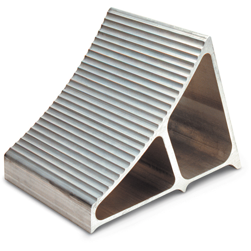 Cales-roue en aluminium, 7" la x 11-1/2" p x 8" h M & M Nord Ouest Inc