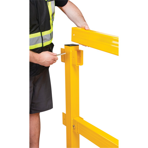 Poteau d'extr&eacute;mit&eacute; pour garde-corps l&eacute;gers, Acier, 42" h, Jaune s&eacute;curit&eacute; OSHA M & M Nord Ouest Inc