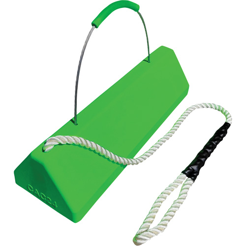 Cale de roue pour avion Checkers Safety SafeRay avec poign&eacute;e &agrave; c&acirc;ble avec cordage en boucle, Ur&eacute;thane, Vert fluorescent, 24" la x 8" p x 6" h M & M Nord Ouest Inc