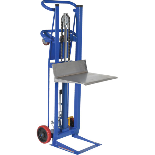 Gerbeur &agrave; plateforme hydraulique, M&eacute;canisme Pompe au pied, Capacit&eacute; de 750 lb, Levage max de 52" M & M Nord Ouest Inc