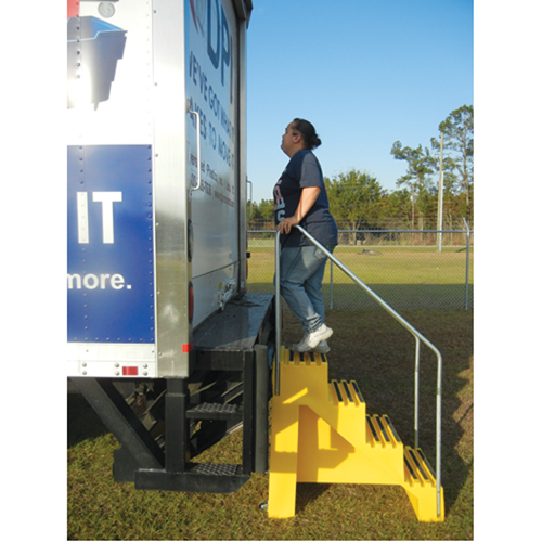 Escabeau industriel, 4 marches, 43" x 22-1/2" x Hauteur 66" M & M Nord Ouest Inc