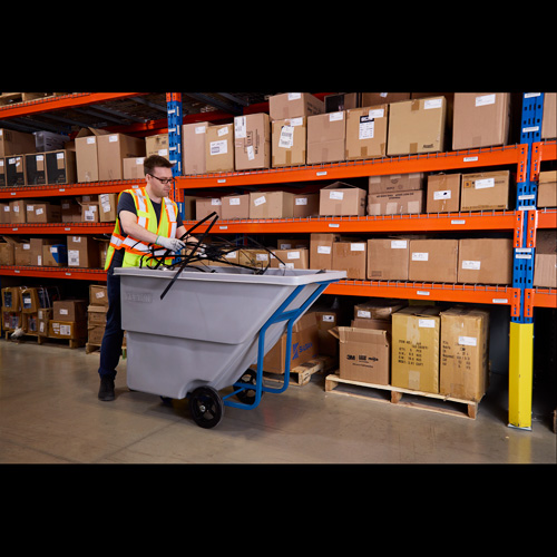Chariot basculeur en acier, Poly&eacute;thyl&egrave;ne, 0,625 vg³, Capacit&eacute; de charge de 850 lb M & M Nord Ouest Inc