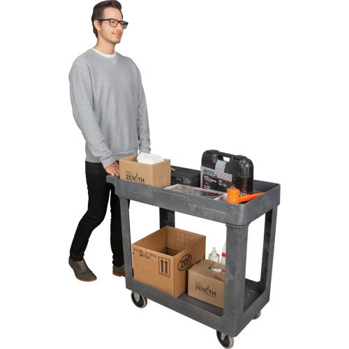 Chariot utilitaire pour l'entretien, 2 tiers, 16-1/2" x 32-1/2" x 34-1/2", Capacit&eacute; 550 lb M & M Nord Ouest Inc