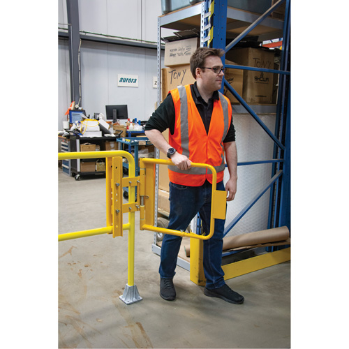 Safety Swing Gate, 21" H x 16" - 26" W M & M Nord Ouest Inc