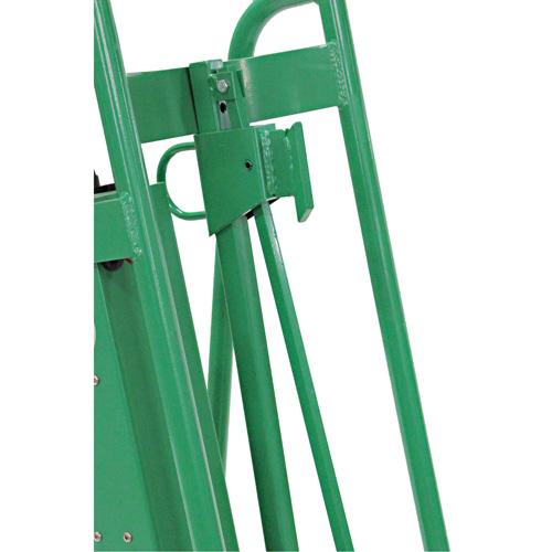 Diable pour baril motoris&eacute; avec roues pneumatiques M & M Nord Ouest Inc