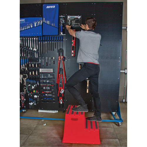 Escabeau industriel, 2 marches, 26" x 22-7/16" x Hauteur 19-11/16" M & M Nord Ouest Inc