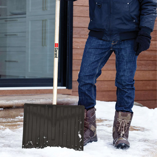 Nordic Snow Shovel, Polypropylene Blade, 17-3/4" Wide, D-Grip Handle M & M Nord Ouest Inc