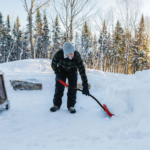 Yukon Snow Shovel, Polypropylene Blade, 18" Wide, Ergonomic D-Grip Handle M & M Nord Ouest Inc