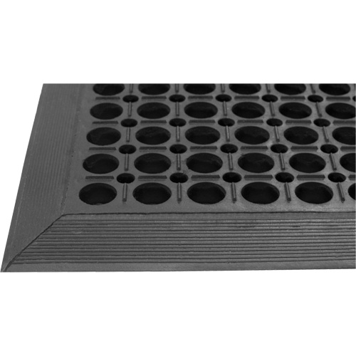 Tapis de s&eacute;rie Competitor, &agrave; fentes, 3' x 5' x 7/8", Noir, Caoutchouc naturel M & M Nord Ouest Inc