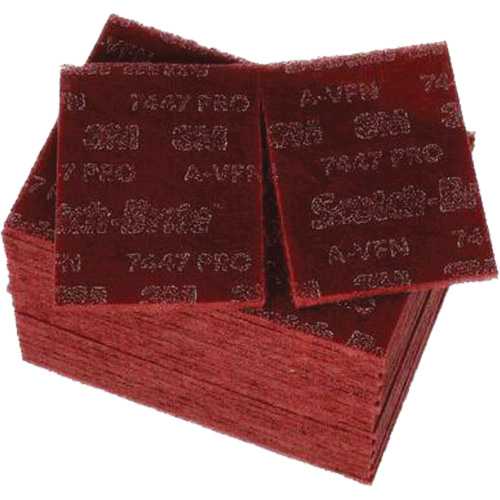 Tampons manuels Scotch-Brite 7447, Oxyde d'aluminium, 9" x 6", Grain Tr&egrave;s fin M & M Nord Ouest Inc
