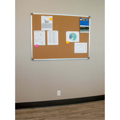 Corkboard, 18" H x 24" W M & M Nord Ouest Inc