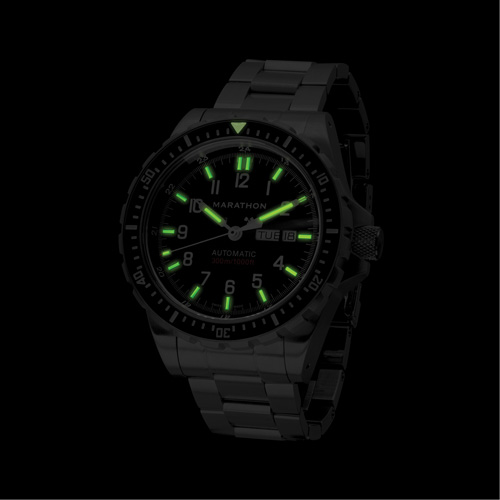 Tr&egrave;s grande montre automatique avec jour/date avec bracelet en acier inoxydable, Num&eacute;rique, &agrave; piles, 46 mm, Argent M & M Nord Ouest Inc