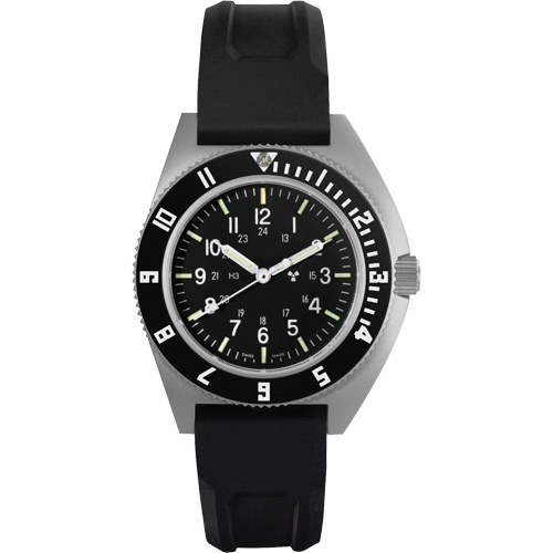 Montre Steel Navigator sur ensemble bracelet en caoutchouc noir de trois morceaux, Num&eacute;rique, &agrave; piles, 41 mm, Noir M & M Nord Ouest Inc