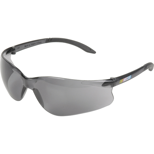 Lunettes de s&eacute;curit&eacute; Nascar GT, Lentille Ambr&eacute;e, Anti-&eacute;gratignures, R&eacute;pond ou surpasse la norme CSA Z94.3 M & M Nord Ouest Inc