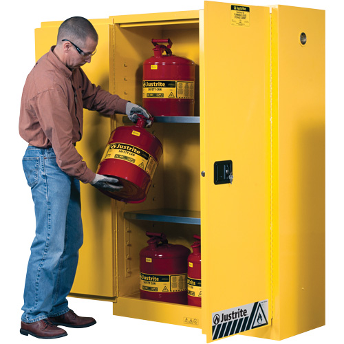 Armoires Sure-Grip EX pour produits inflammables, 45 gal., 2 Porte(s), 43" La x 65" h x 18" p M & M Nord Ouest Inc