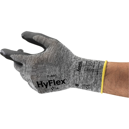 Gants Hyflex 11-801, 7/Petit, R&ecirc;vetement Mousse de nitrile, Calibre 15, Enveloppe en Nylon M & M Nord Ouest Inc