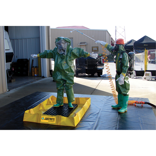 QuickBerm&reg; Lite Containment Berm, 119 gal. Capacity, 4' W x 6' L x 8" H, Snap-Up Bracket M & M Nord Ouest Inc