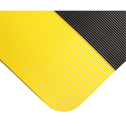 Tapis tr&egrave;s robuste pour panneau de contr&ocirc;le No 720, Ondul&eacute;, 3' x 10' x 5/8", Noir/Jaune, PVC M & M Nord Ouest Inc