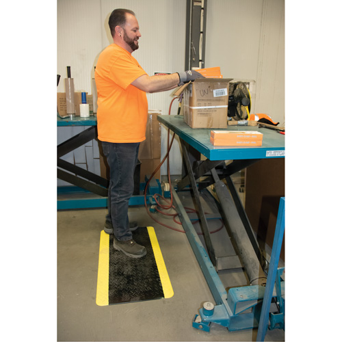 Tapis antifatigue, Losange, 1-2/3' x 3-1/4' x 3/4", Noir/Jaune, Polyur&eacute;thane M & M Nord Ouest Inc