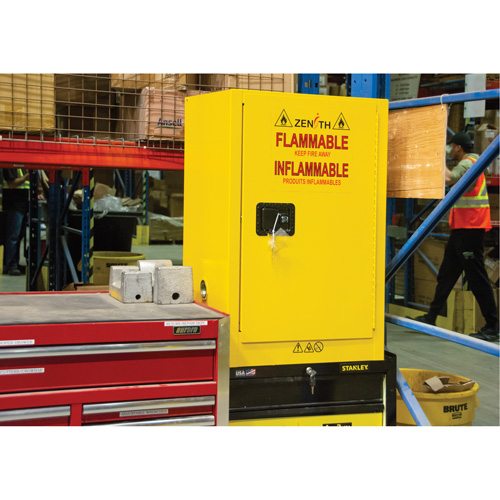 Armoire pour produits inflammables, 12 gal., 1 Porte(s), 23" La x 35" h x 18" p M & M Nord Ouest Inc