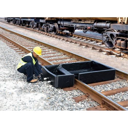 Ultra-Track Berm, 144 US gal. Capacity, 4' W x 6' L x 12" H, Foam Wall M & M Nord Ouest Inc