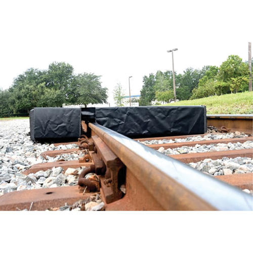 Ultra-Track Berm, 144 US gal. Capacity, 4' W x 6' L x 12" H, Foam Wall M & M Nord Ouest Inc