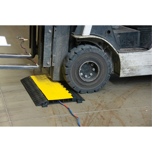 Protecteur de c&acirc;bles en polyur&eacute;thane, 5 canaux, 35,43" lo x 19,69" la x 2" h M & M Nord Ouest Inc