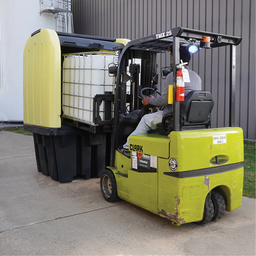 Palette anti-d&eacute;versement jaune &agrave; couvercle rigide roulant, 65" lo x 65" la x 101" h, Capacit&eacute; de charge 5000 lb M & M Nord Ouest Inc