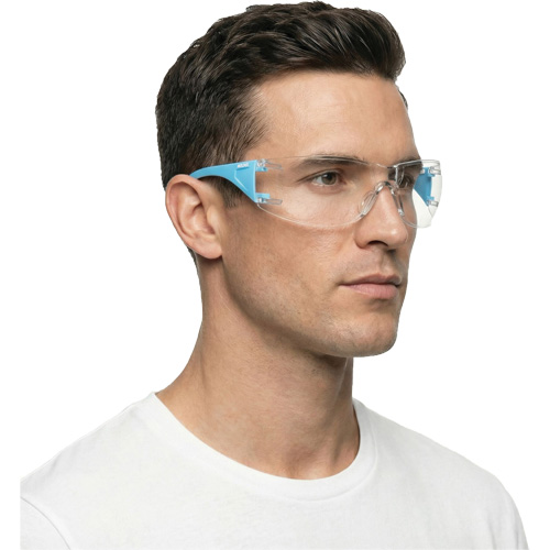 Lunettes de s&eacute;curit&eacute; bleu/blanc Adapt Lite, Lentille Transparent, Antibu&eacute;e/Anti-&eacute;gratignures, ANSI Z87+/R&eacute;pond ou surpasse la norme CSA Z94.3 M & M Nord Ouest Inc