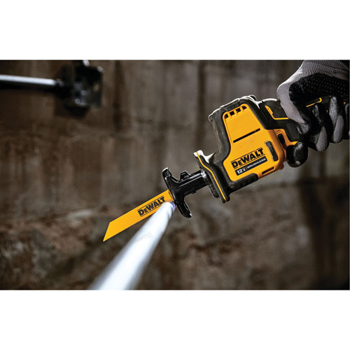 Scie alternative sans fil Max* (outil seulement), 12 V, Lithium-ion Bloc-pile, 0-2800 coups/min M & M Nord Ouest Inc