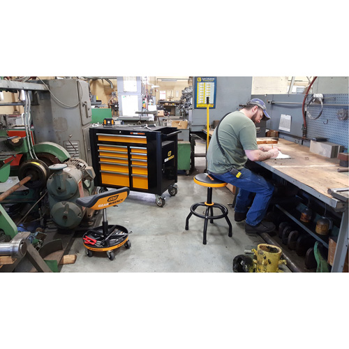 Chariot &agrave; outils &eacute;lectrique, 11 tiroirs, 42-1/2" la x 24-7/16" p x 41" h, Noir/Orange M & M Nord Ouest Inc