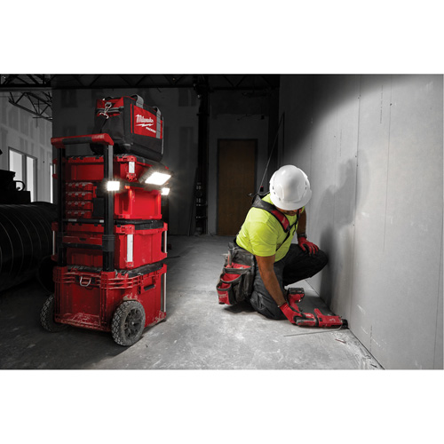 Lampe/chargeur M18 Packout, DEL, 3000 lumens M & M Nord Ouest Inc