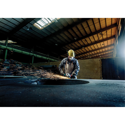 Meuleuse &agrave; angle, 7", 120 V, 8450 Tr/min M & M Nord Ouest Inc