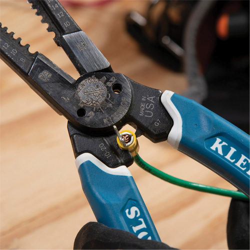 Outil polyvalent Klein-Kurve pour d&eacute;nuder, couper et sertir les fils, 8-1/4" lo, 8 - 20 AWG M & M Nord Ouest Inc