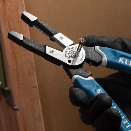 Outil polyvalent Klein-Kurve pour d&eacute;nuder, couper et sertir les fils, 8-1/4" lo, 8 - 20 AWG M & M Nord Ouest Inc