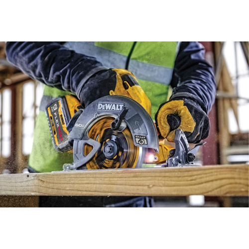 Ensemble de scie circulaire sans balai Flexvolt Max avec frein &eacute;lectrique, 7-1/4", 60 V M & M Nord Ouest Inc