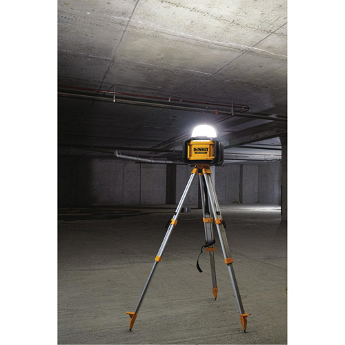 Baladeuse polyvalent sans fil Tool Connect 20V Max, DEL, 5000 lumens, Boîtier en Plastique M & M Nord Ouest Inc