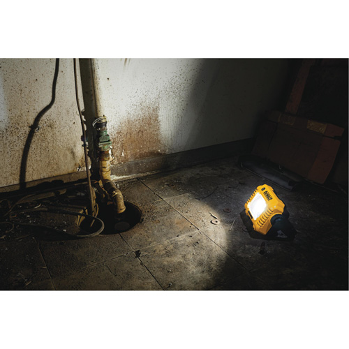 12V/20V Max Compact Task Light, LED, 2000 Lumens M & M Nord Ouest Inc