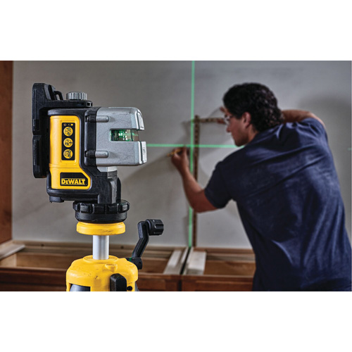 3 Line Green Laser Level M & M Nord Ouest Inc