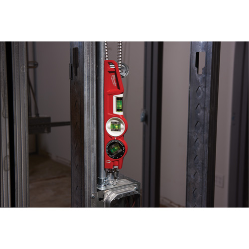 Niveau torpille moul&eacute; sous pression verrouillable avec fiole 360 degr&eacute;s, 10" lo, Aluminium, 3 fioles, Magn&eacute;tique M & M Nord Ouest Inc